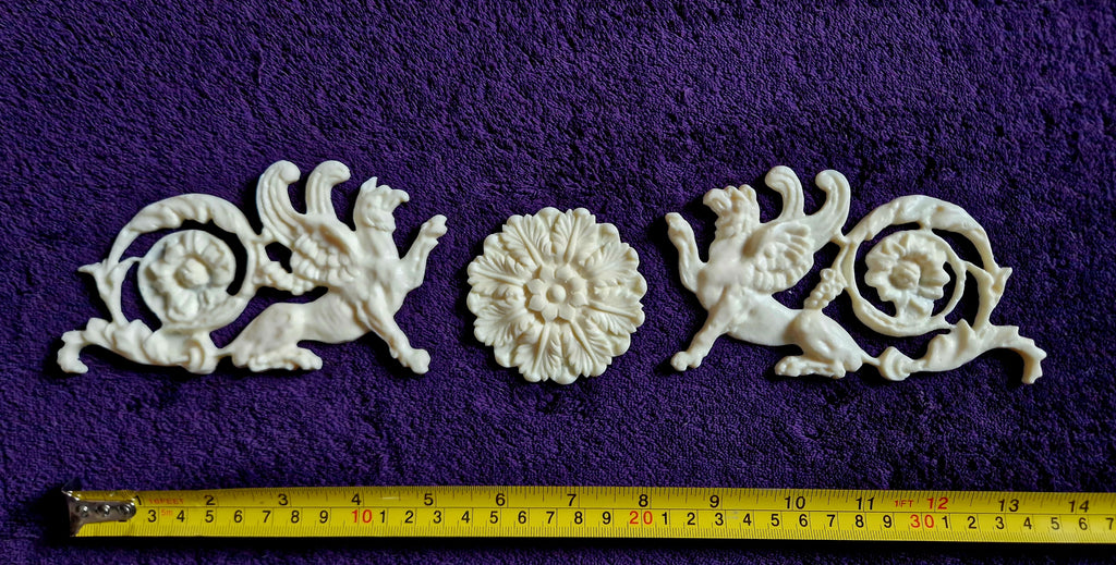 DECORATIVE PLASTIC MOULDING LOUIS XVI ANTIQUE STYLE APPLIQUE GILT WHITE WALL DECORATION (No167)