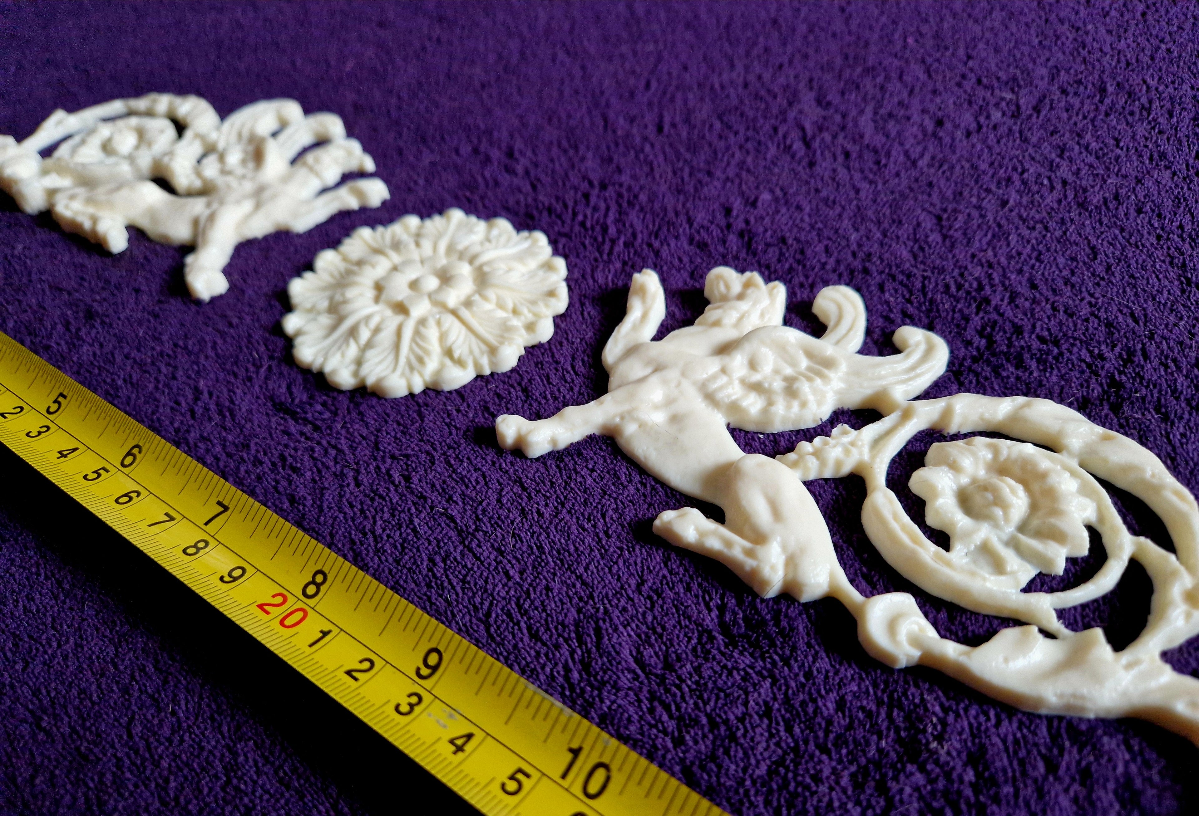 DECORATIVE PLASTIC MOULDING LOUIS XVI ANTIQUE STYLE APPLIQUE GILT WHITE WALL DECORATION (No167)