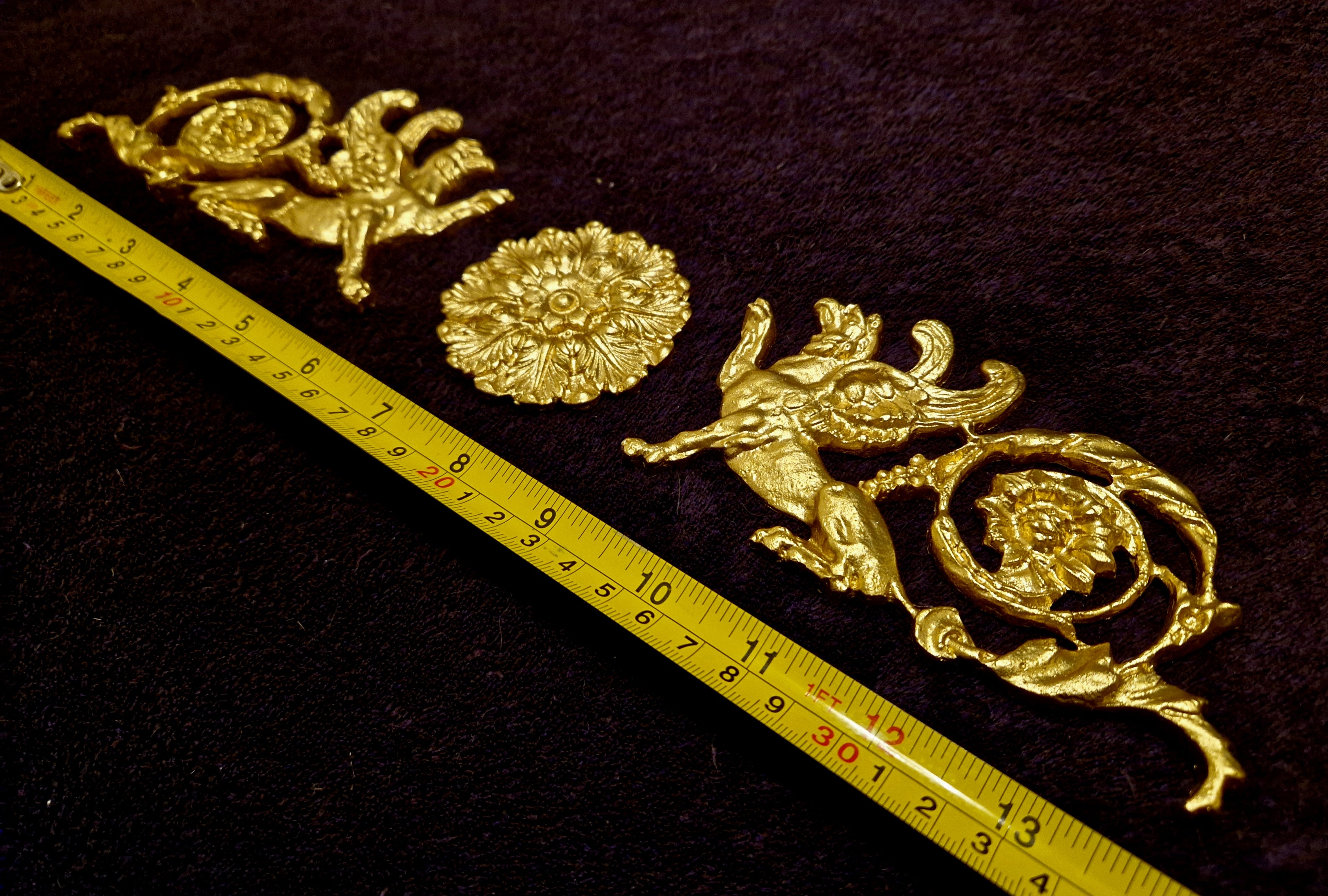 DECORATIVE PLASTIC MOULDING LOUIS XVI ANTIQUE STYLE APPLIQUE GILT WHITE WALL DECORATION (No167)