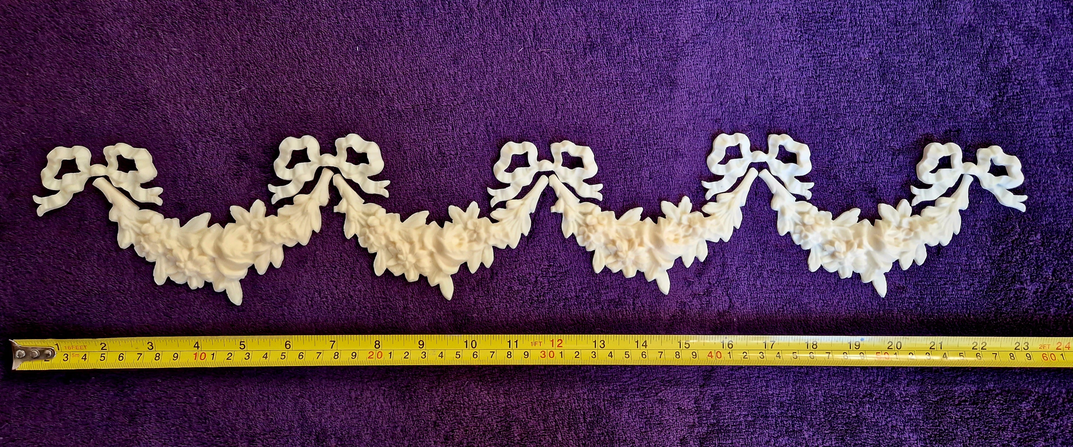DECORATIVE RESIN PEDIMENT LOUIS XVI FLORAL APPLIQUE GILT WHITE DECORATION (No175)