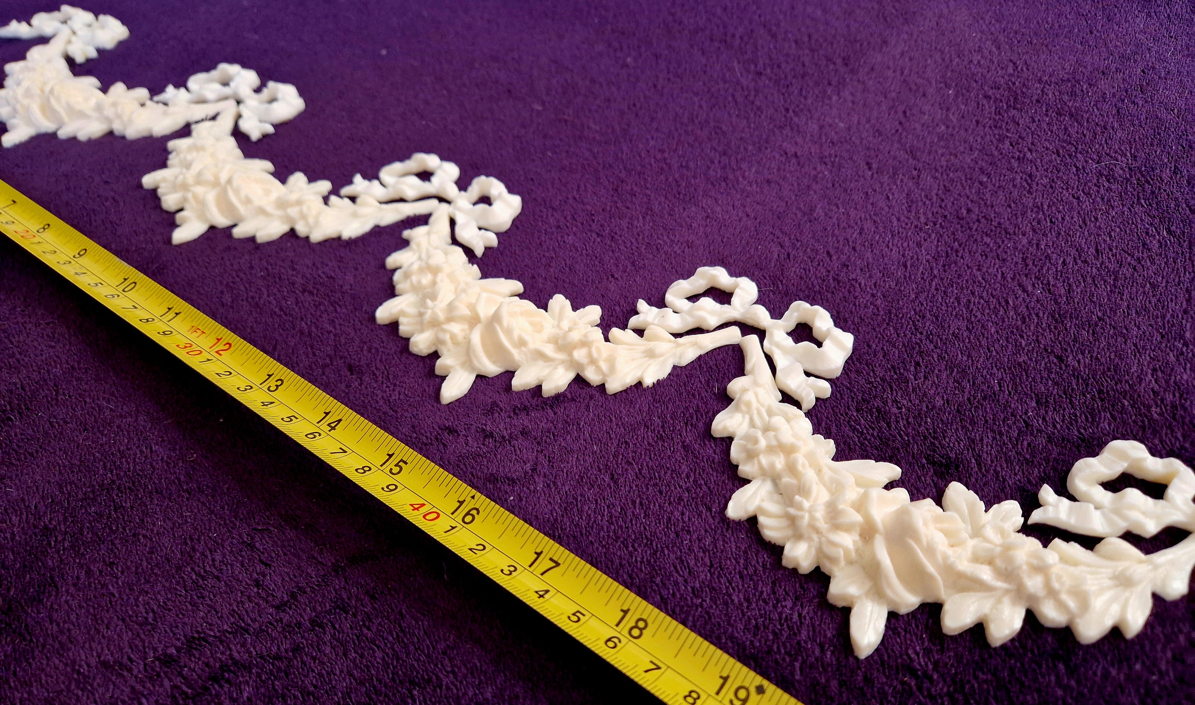 DECORATIVE RESIN PEDIMENT LOUIS XVI FLORAL APPLIQUE GILT WHITE DECORATION (No175)