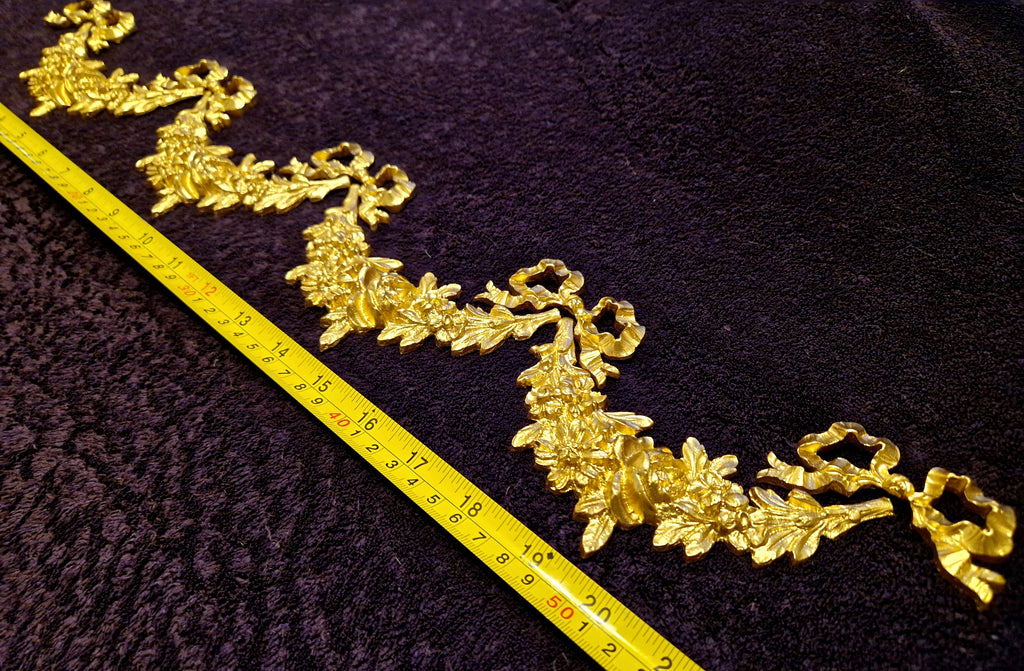 DECORATIVE RESIN PEDIMENT LOUIS XVI FLORAL APPLIQUE GILT WHITE DECORATION (No175)