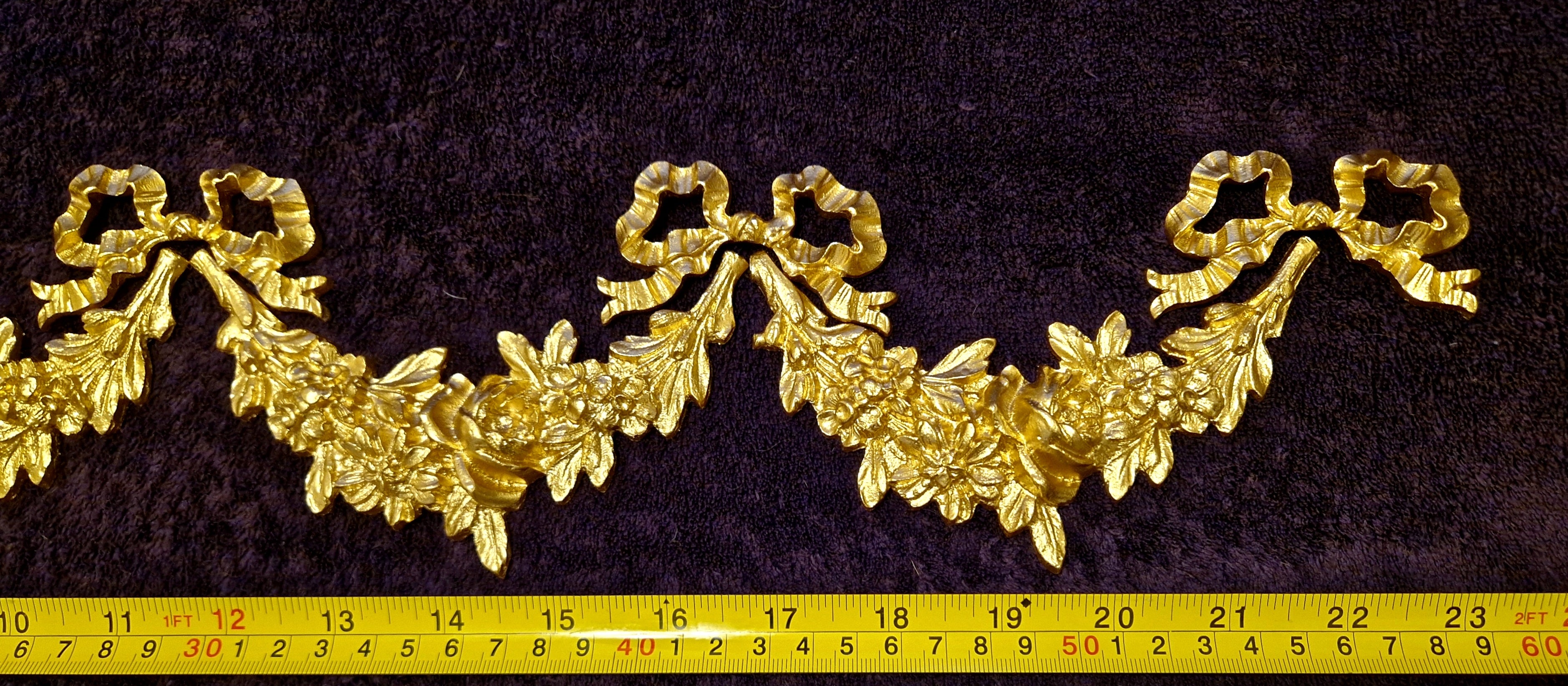 DECORATIVE RESIN PEDIMENT LOUIS XVI FLORAL APPLIQUE GILT WHITE DECORATION (No175)