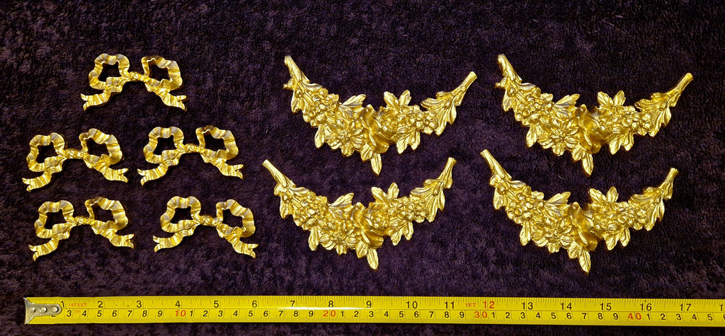 DECORATIVE RESIN PEDIMENT LOUIS XVI FLORAL APPLIQUE GILT WHITE DECORATION (No175)