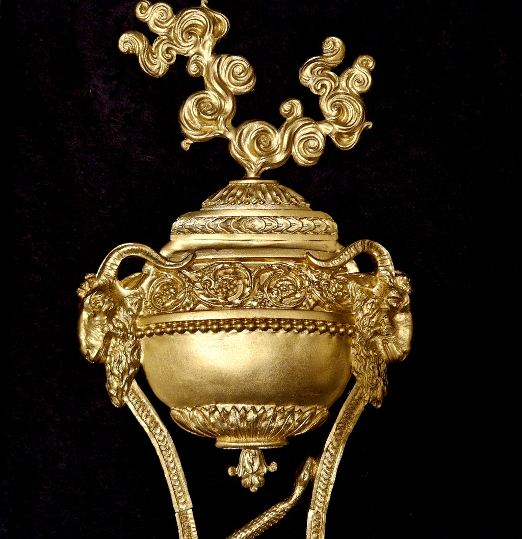DECORATIVE PLASTIC MOULDING LOUIS XVI ANTIQUE STYLE URN CASSOLETTE APPLIQUE GILT WHITE WALL (No181)