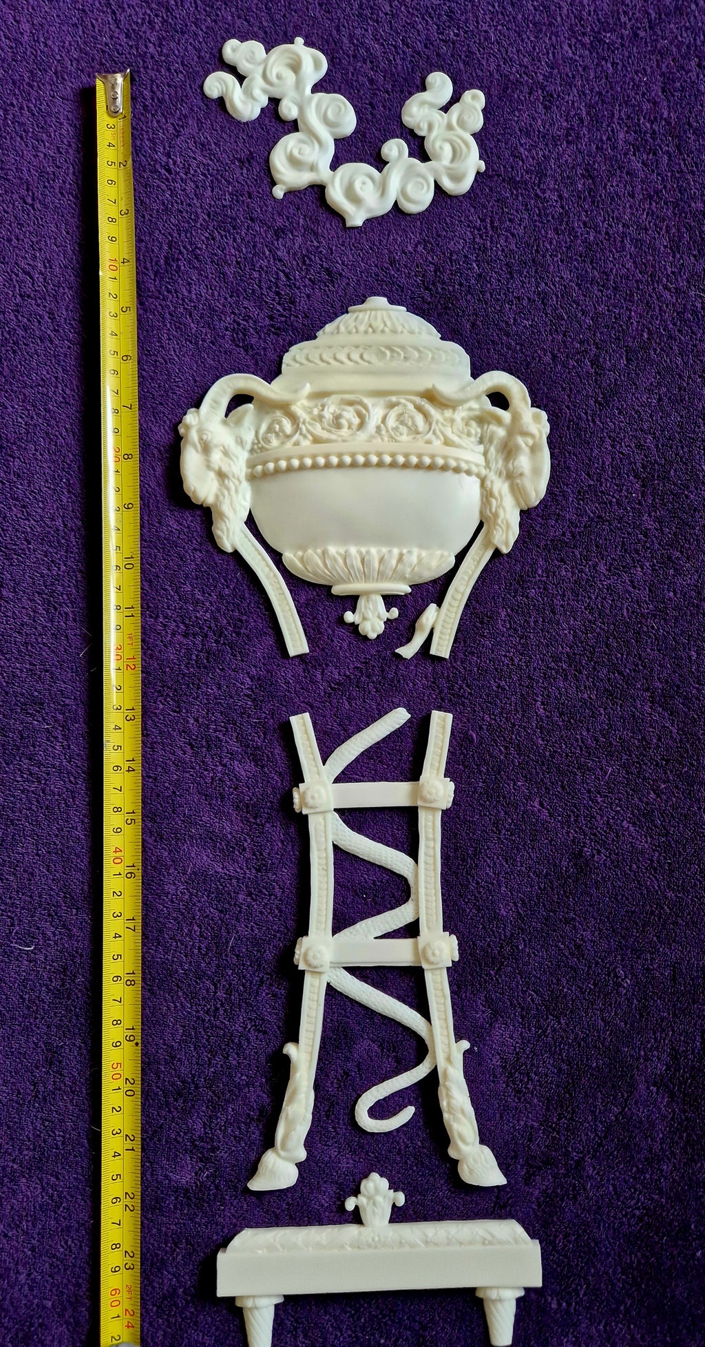 DECORATIVE PLASTIC MOULDING LOUIS XVI ANTIQUE STYLE URN CASSOLETTE APPLIQUE GILT WHITE WALL (No181)