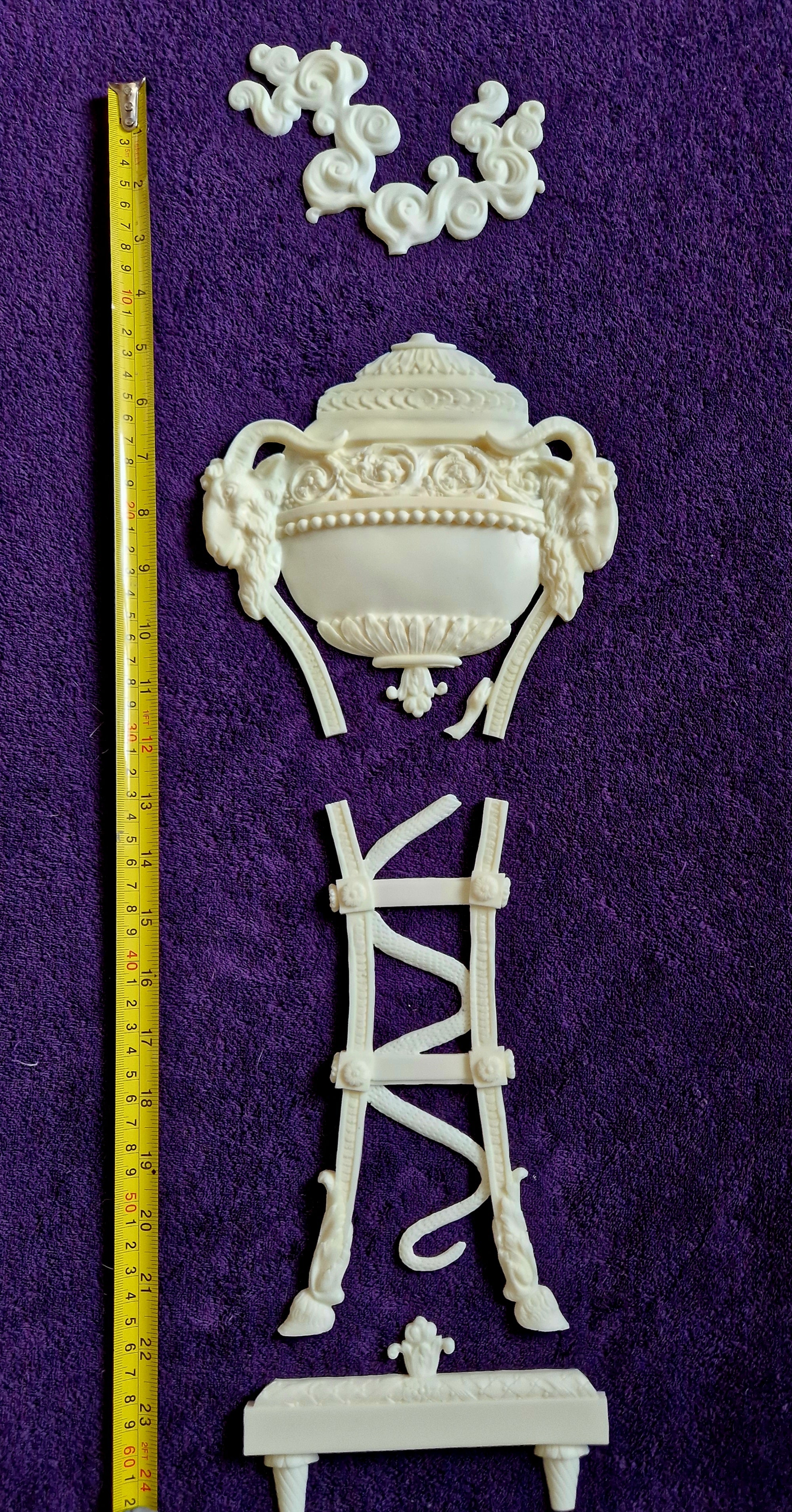 DECORATIVE PLASTIC MOULDING LOUIS XVI ANTIQUE STYLE URN CASSOLETTE APPLIQUE GILT WHITE WALL (No181)