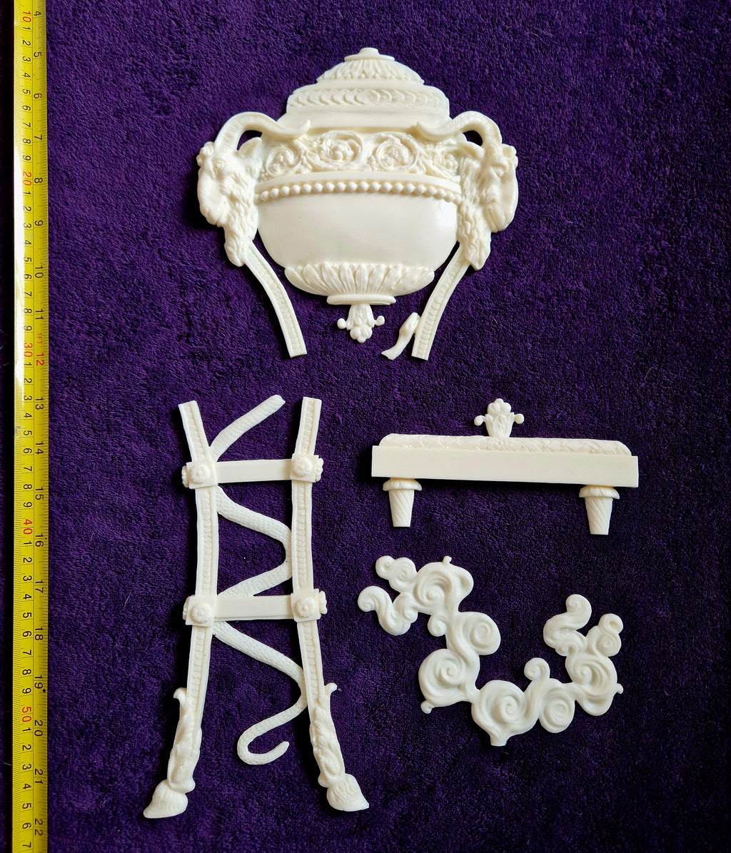 DECORATIVE PLASTIC MOULDING LOUIS XVI ANTIQUE STYLE URN CASSOLETTE APPLIQUE GILT WHITE WALL (No181)