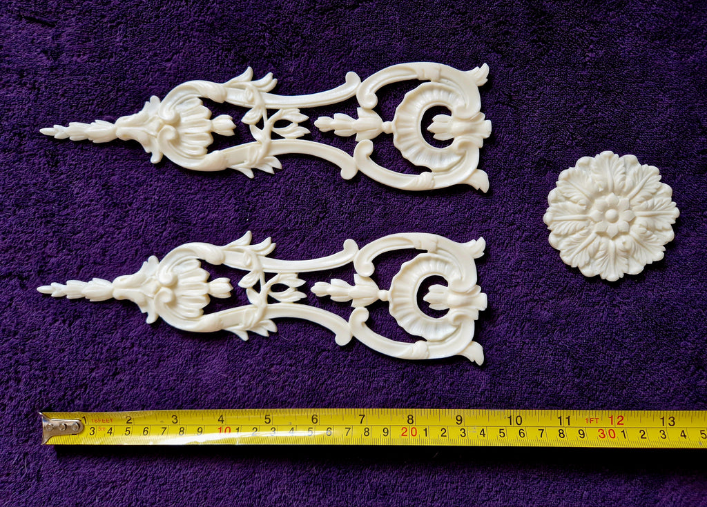 PAIR DECORATIVE MOULDING ANTIQUE ORNATE WALL OR FURNITURE DECORATION (No180)