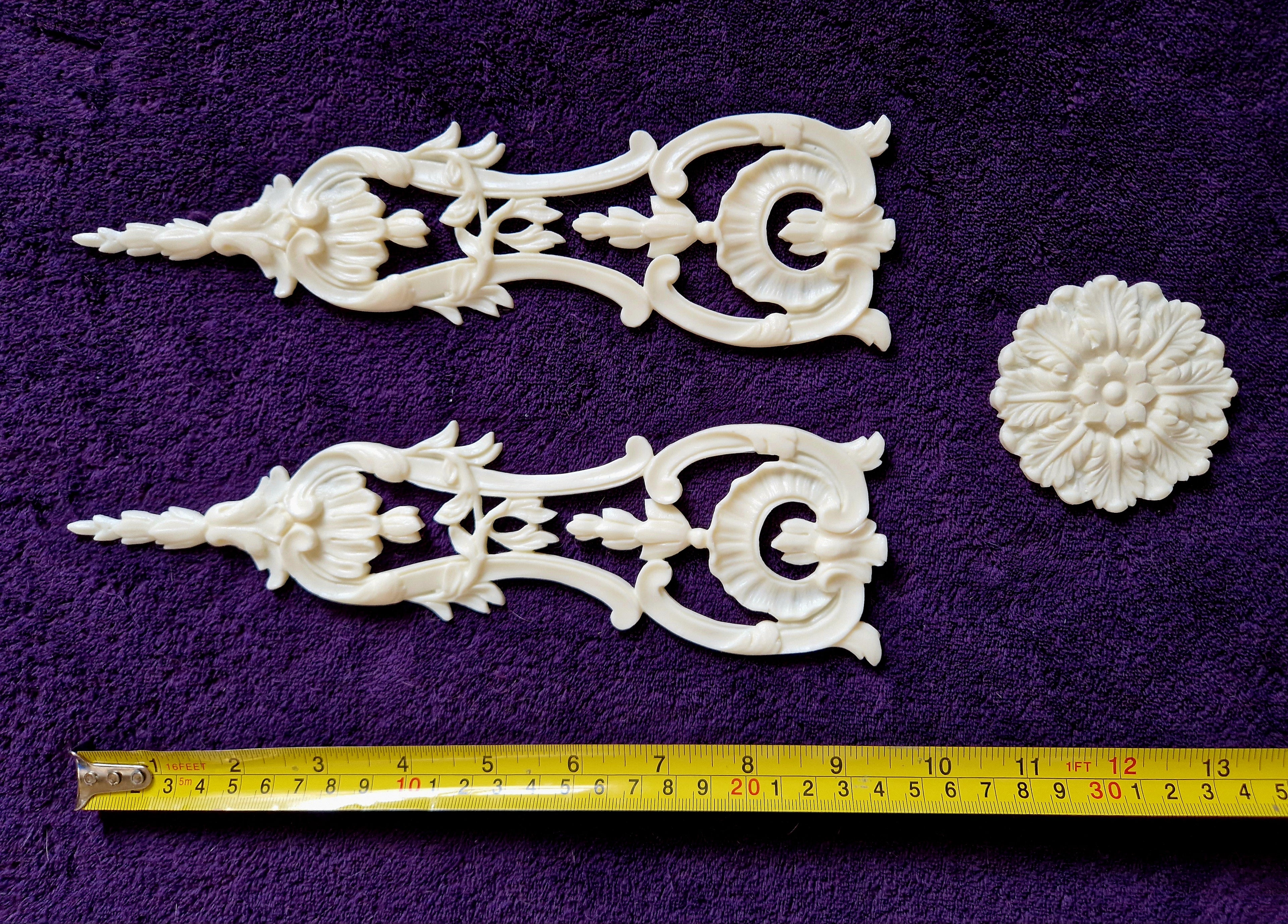 PAIR DECORATIVE MOULDING ANTIQUE ORNATE WALL OR FURNITURE DECORATION (No180)