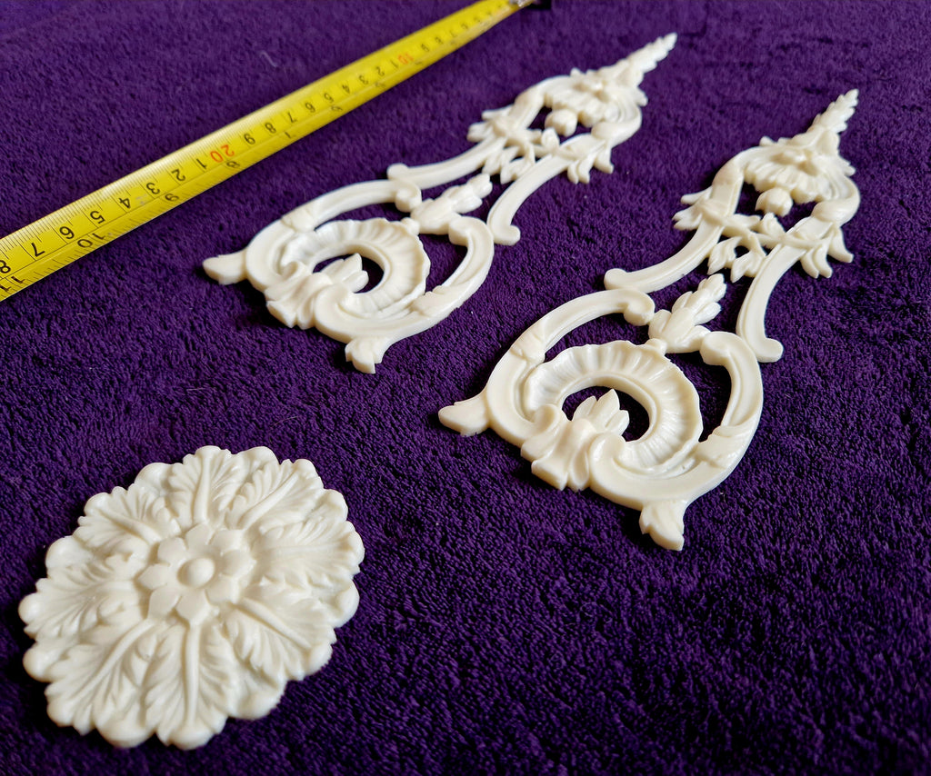 PAIR DECORATIVE MOULDING ANTIQUE ORNATE WALL OR FURNITURE DECORATION (No180)