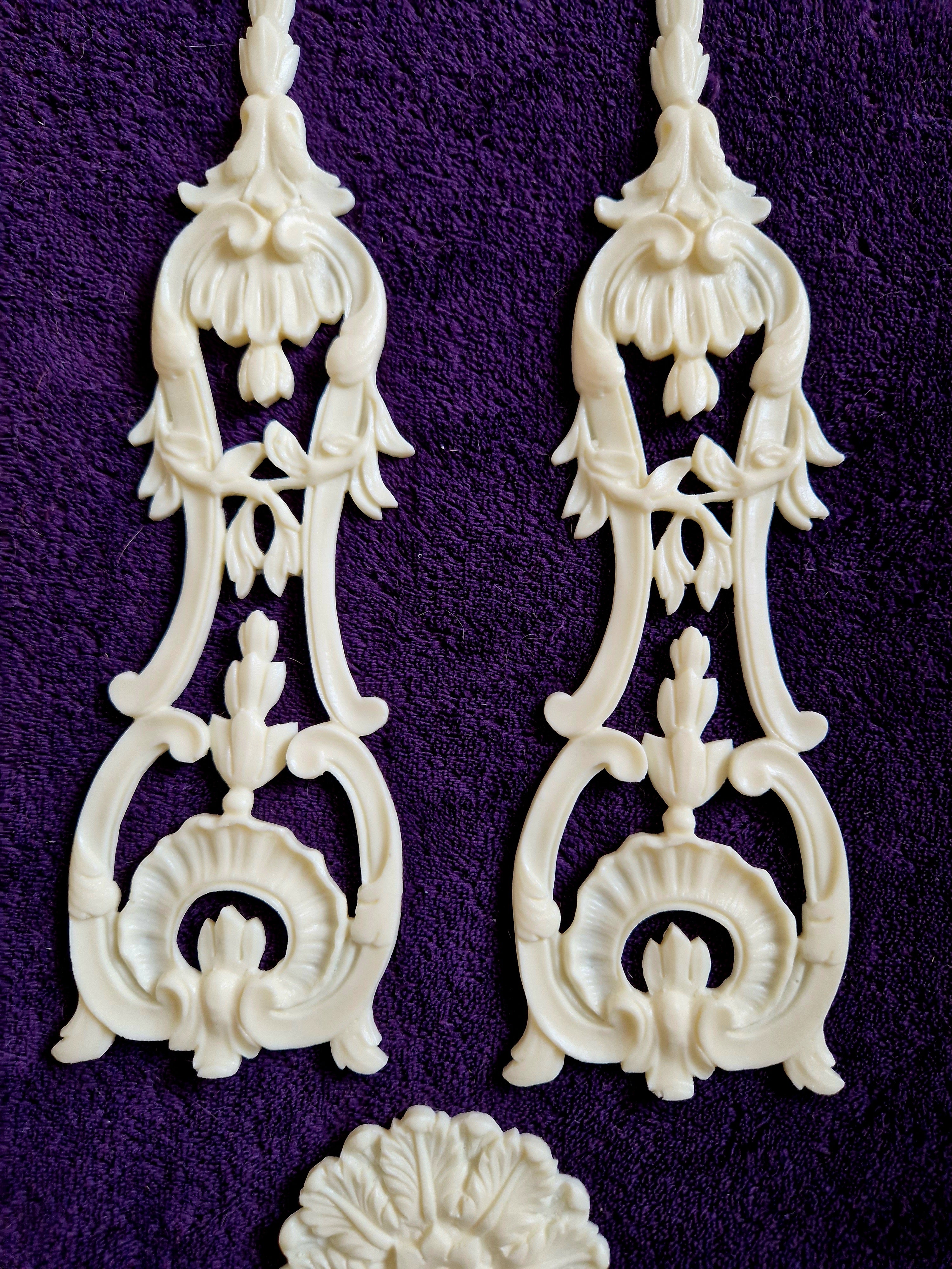 PAIR DECORATIVE MOULDING ANTIQUE ORNATE WALL OR FURNITURE DECORATION (No180)