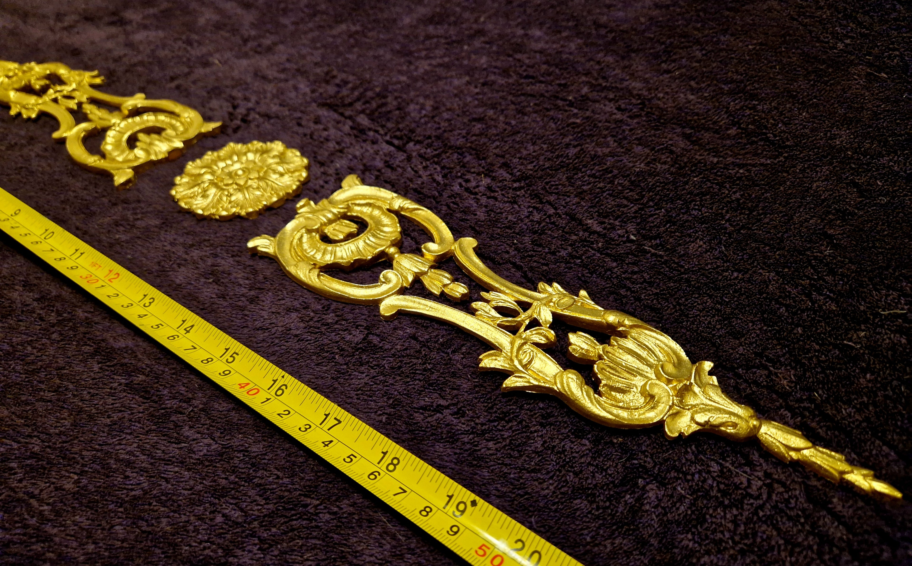 PAIR DECORATIVE MOULDING ANTIQUE ORNATE WALL OR FURNITURE DECORATION (No180)
