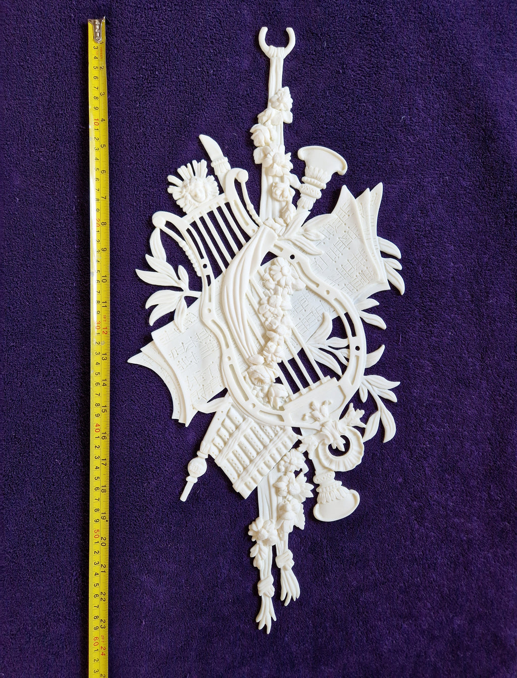 LARGE DECORATIVE PLASTIC PANEL PEDIMENT LOUIS XV APPLIQUE GILT WHITE DECORATION (No183)