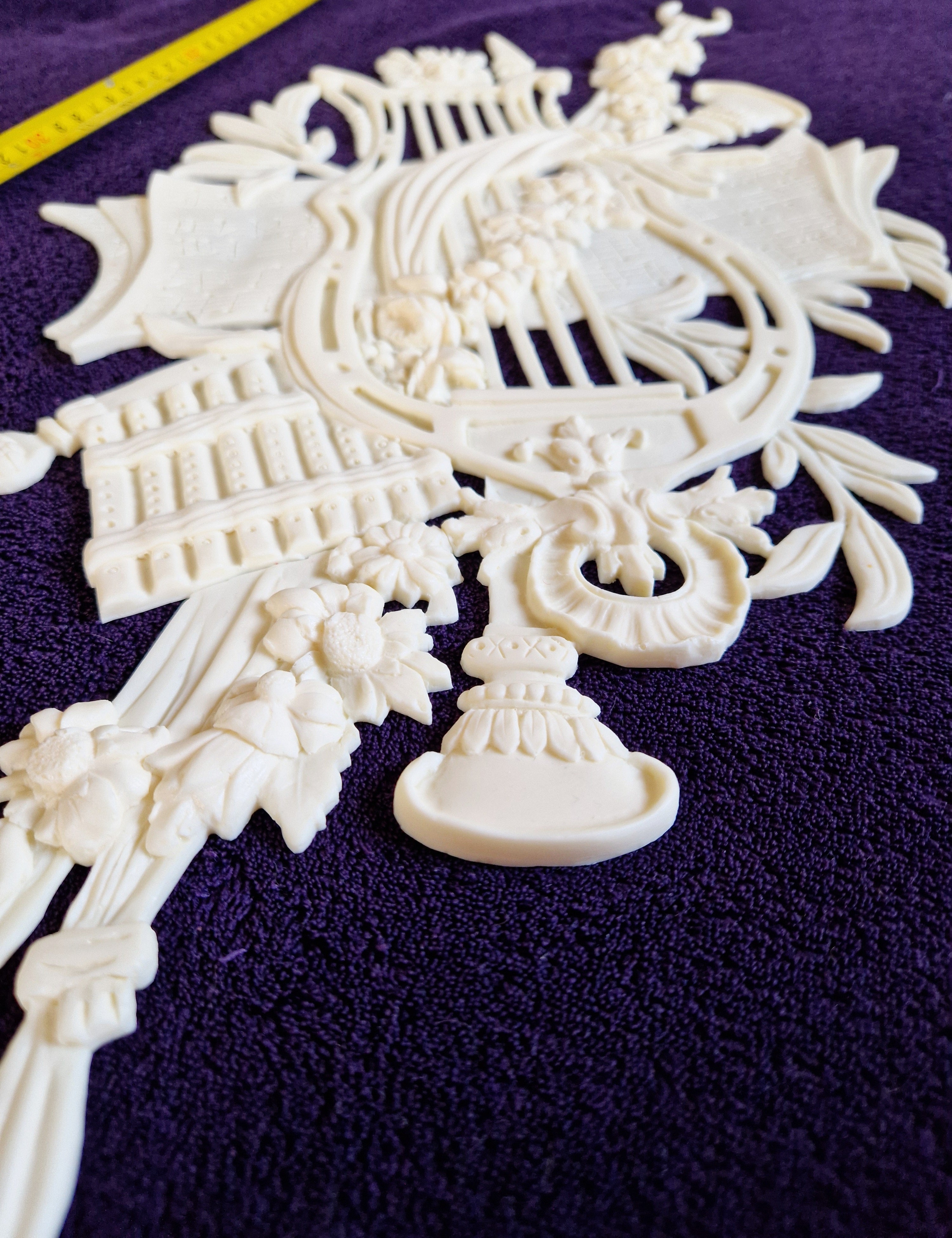 LARGE DECORATIVE PLASTIC PANEL PEDIMENT LOUIS XV APPLIQUE GILT WHITE DECORATION (No183)