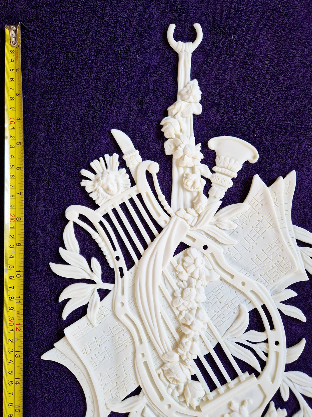 LARGE DECORATIVE PLASTIC PANEL PEDIMENT LOUIS XV APPLIQUE GILT WHITE DECORATION (No183)