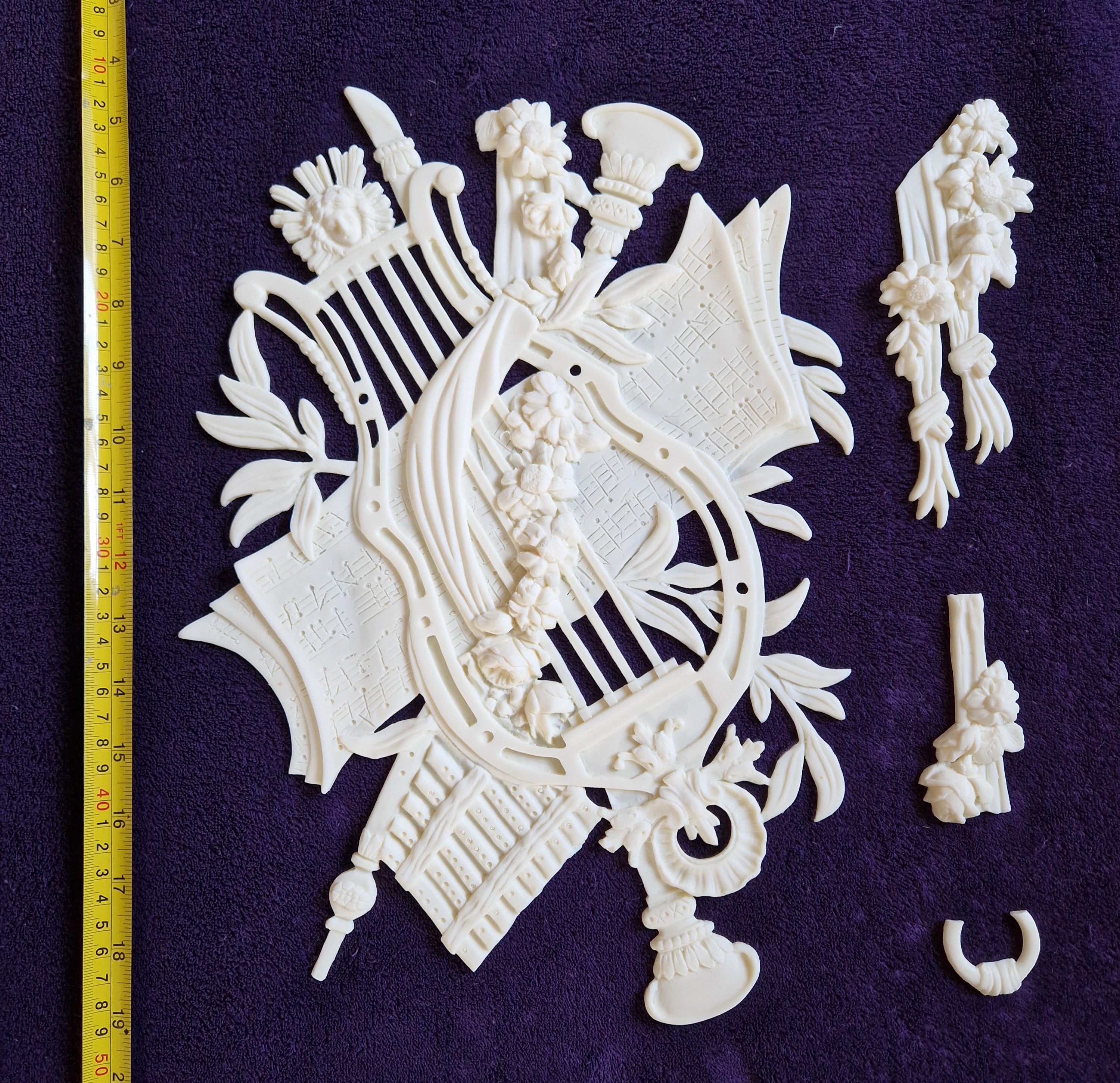 LARGE DECORATIVE PLASTIC PANEL PEDIMENT LOUIS XV APPLIQUE GILT WHITE DECORATION (No183)