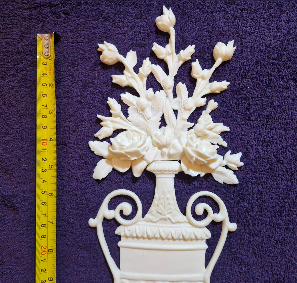 DECORATIVE RESIN PEDIMENT LOUIS XVI CHERUBS FLORAL APPLIQUE GILT WHITE DECORATION (No186)