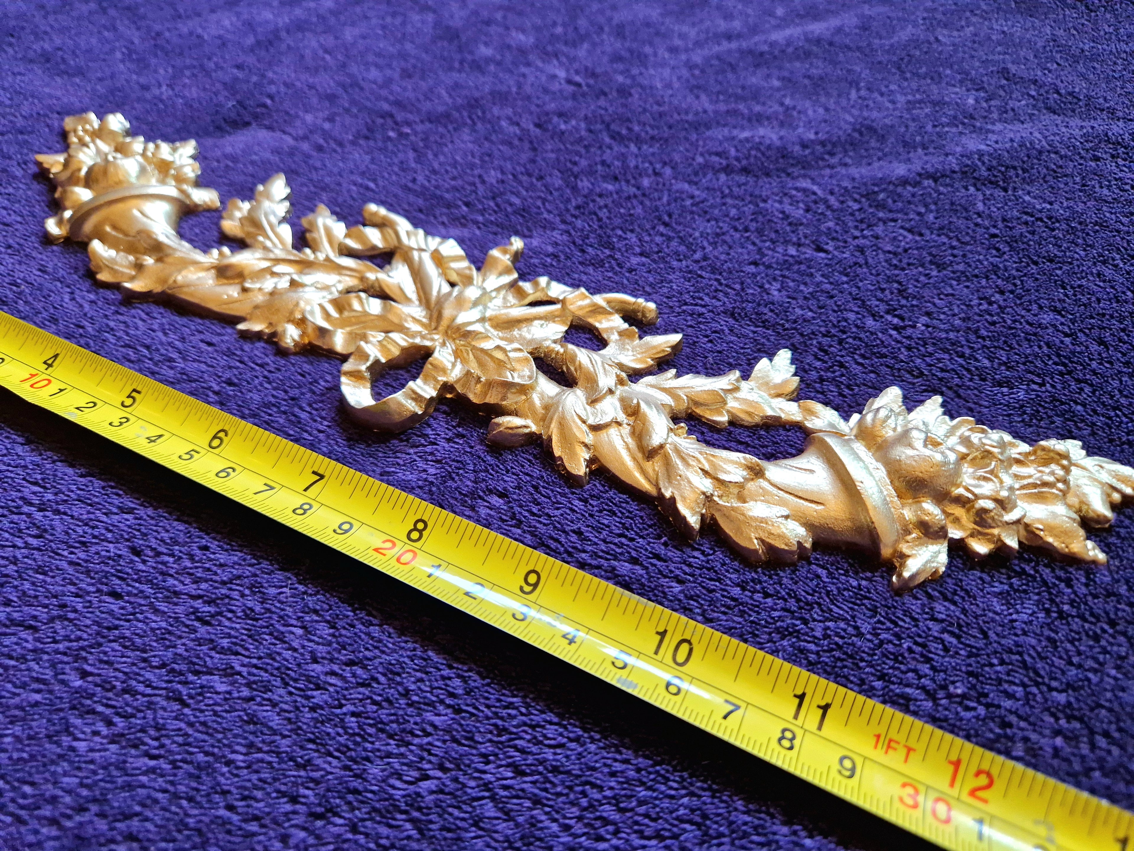 DECORATIVE PLASTIC MOULDING LOUIS XVI ANTIQUE STYLE APPLIQUE GILT WHITE WALL DECORATION (No193)