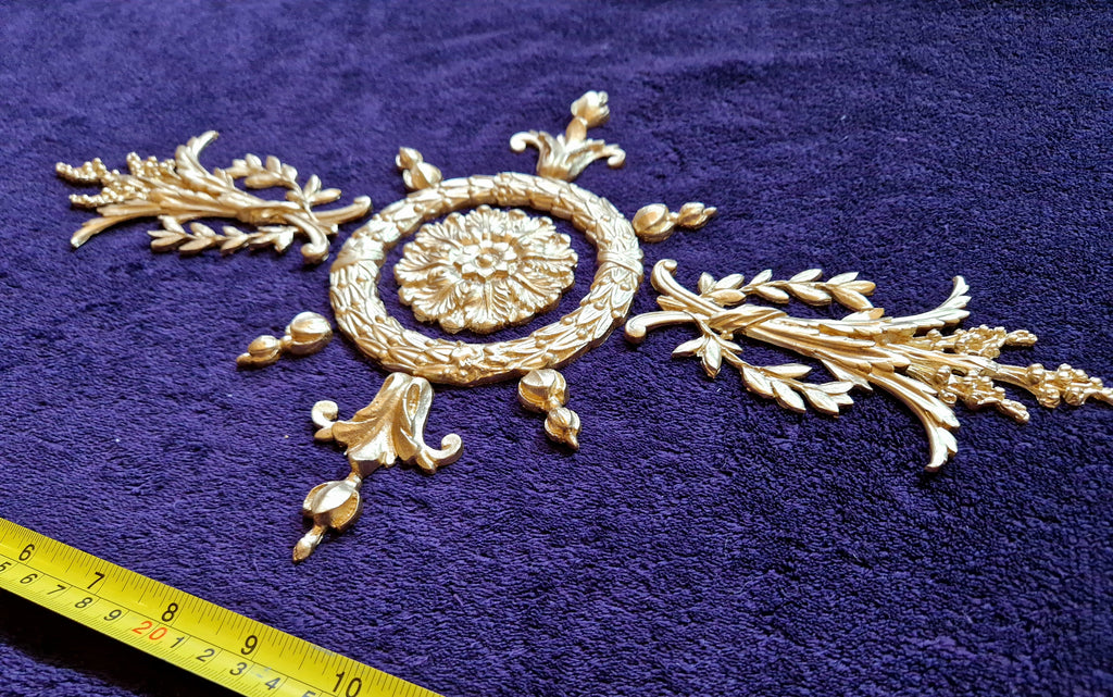 DECORATIVE PLASTIC MOULDING LOUIS XVI ANTIQUE STYLE APPLIQUE GILT WHITE WALL DECORATION (No194)