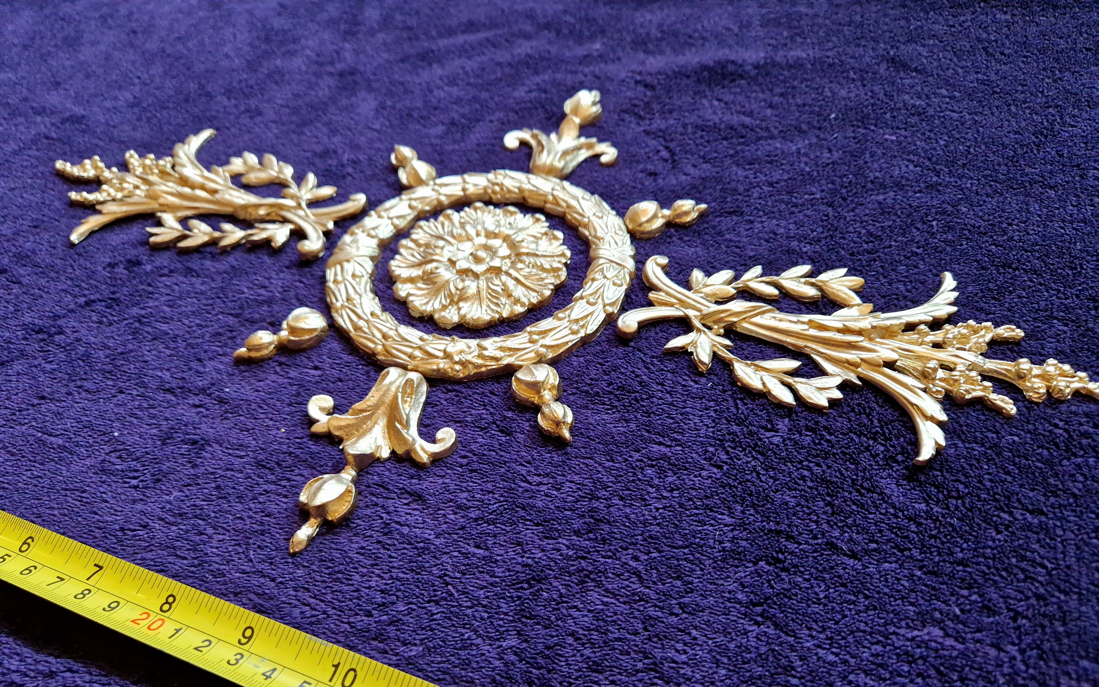 DECORATIVE PLASTIC MOULDING LOUIS XVI ANTIQUE STYLE APPLIQUE GILT WHITE WALL DECORATION (No194)