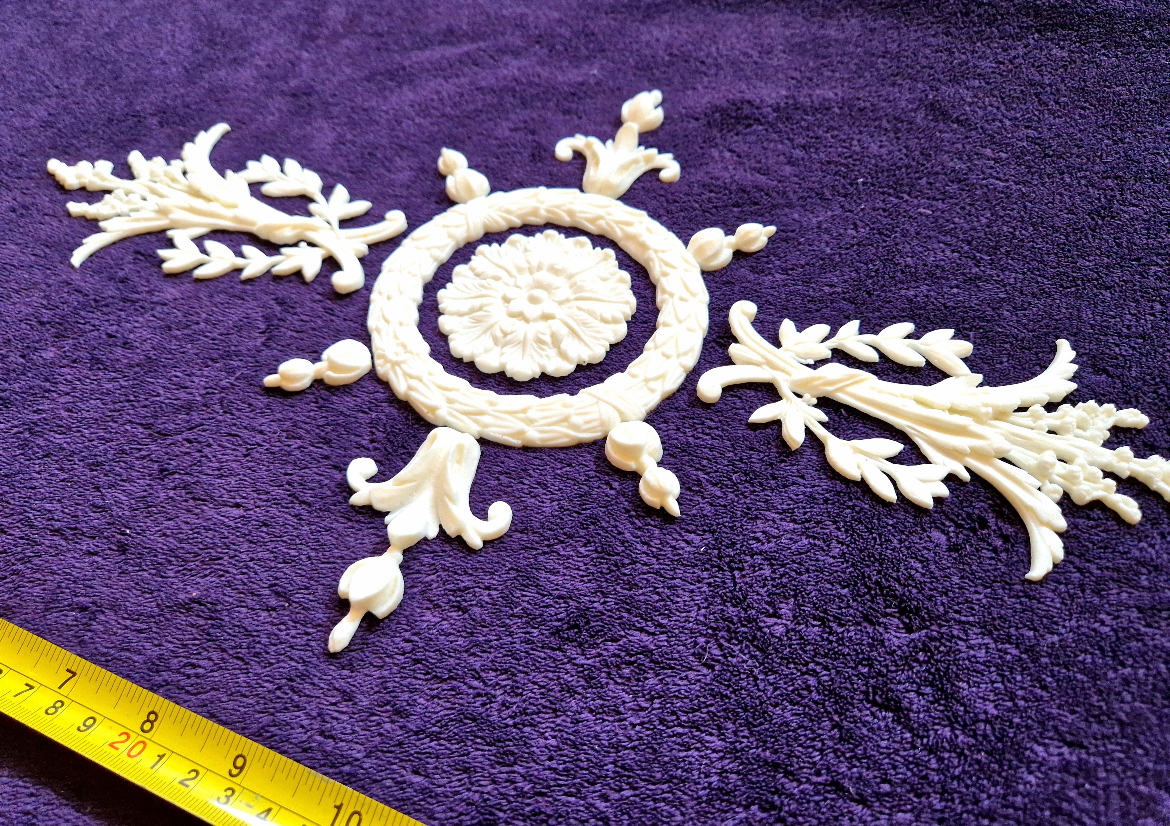 DECORATIVE PLASTIC MOULDING LOUIS XVI ANTIQUE STYLE APPLIQUE GILT WHITE WALL DECORATION (No194)