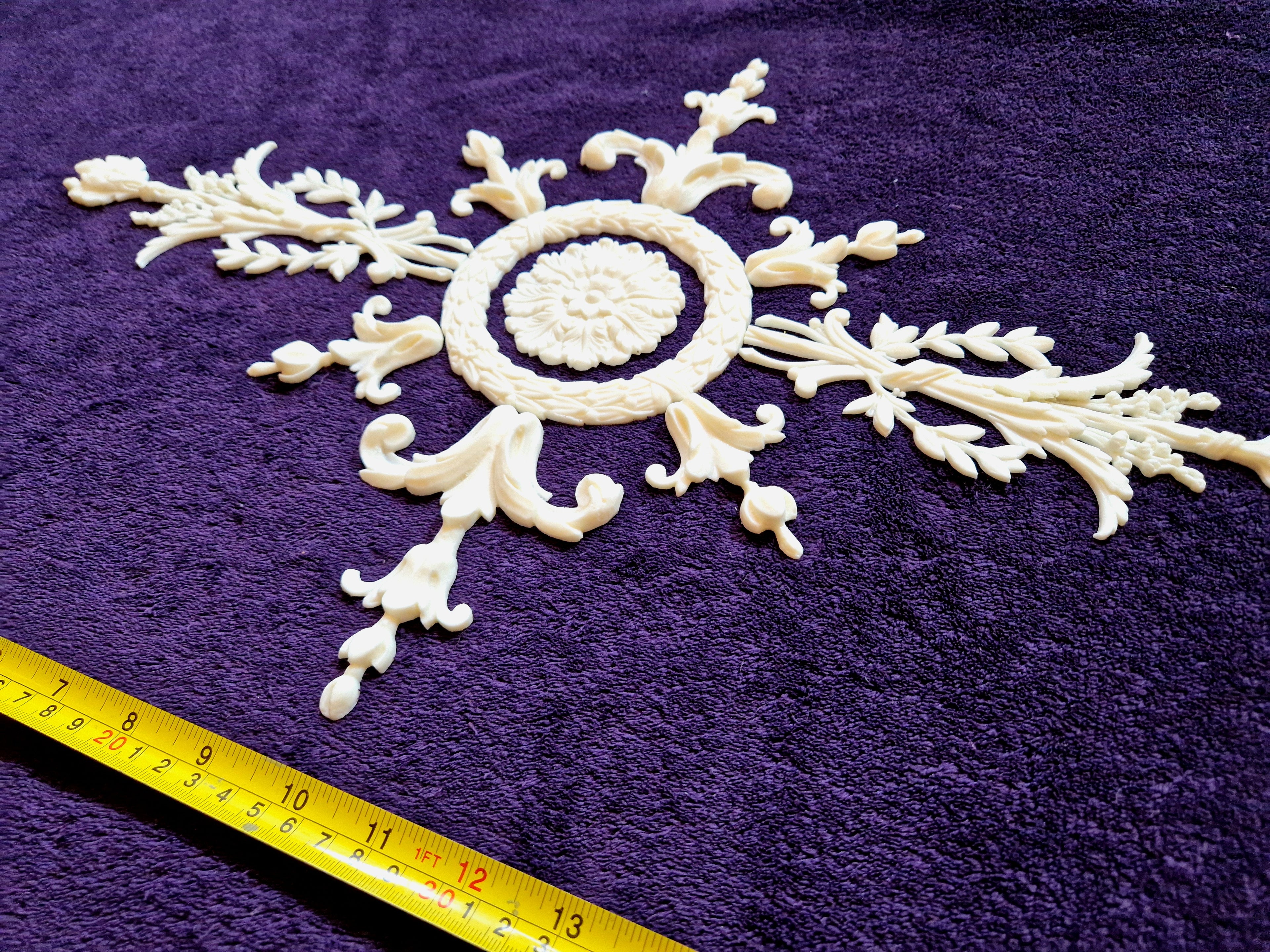 DECORATIVE PLASTIC MOULDING LOUIS XVI ANTIQUE STYLE APPLIQUE GILT WHITE WALL DECORATION (No195)