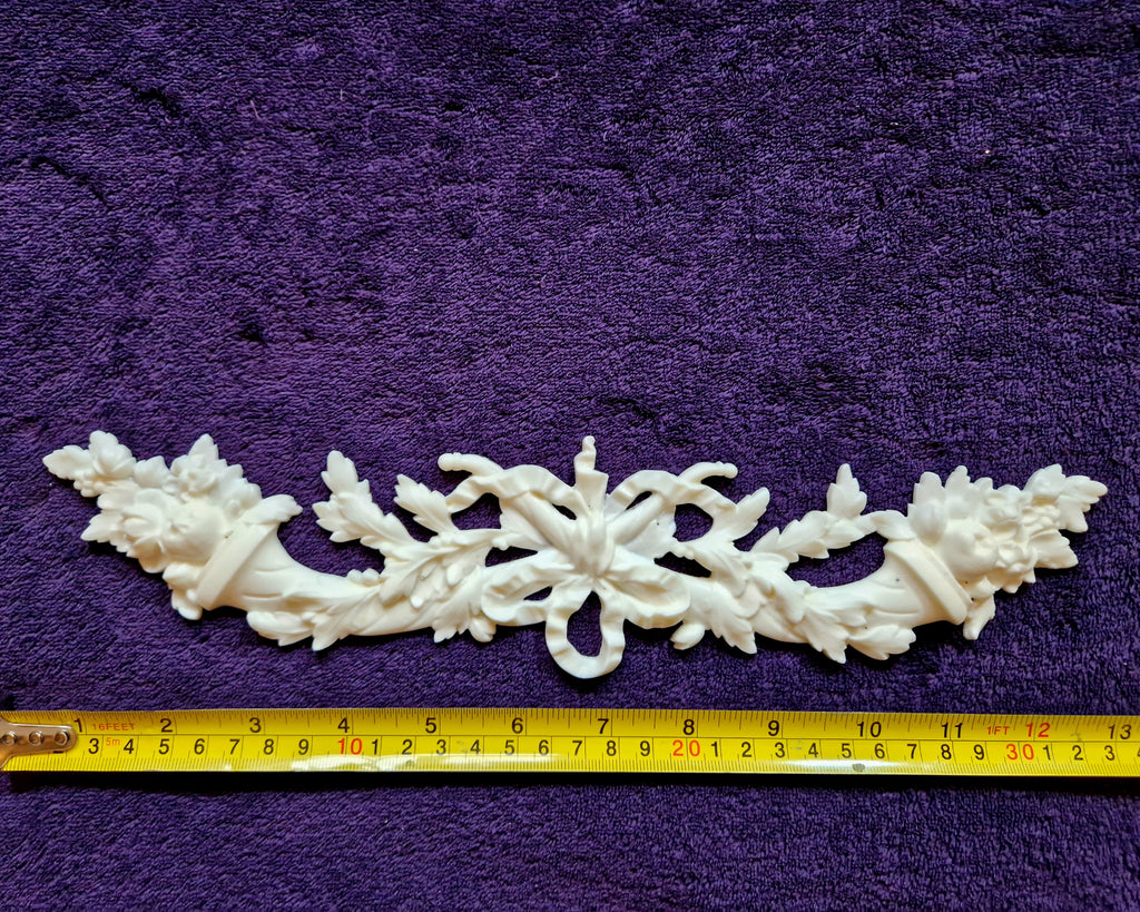 DECORATIVE PLASTIC MOULDING LOUIS XVI ANTIQUE STYLE APPLIQUE GILT WHITE WALL DECORATION (No193)