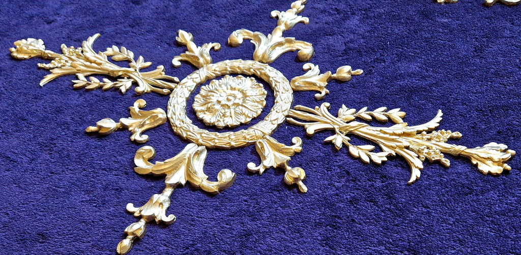 DECORATIVE PLASTIC MOULDING LOUIS XVI ANTIQUE STYLE APPLIQUE GILT WHITE WALL DECORATION (No195)