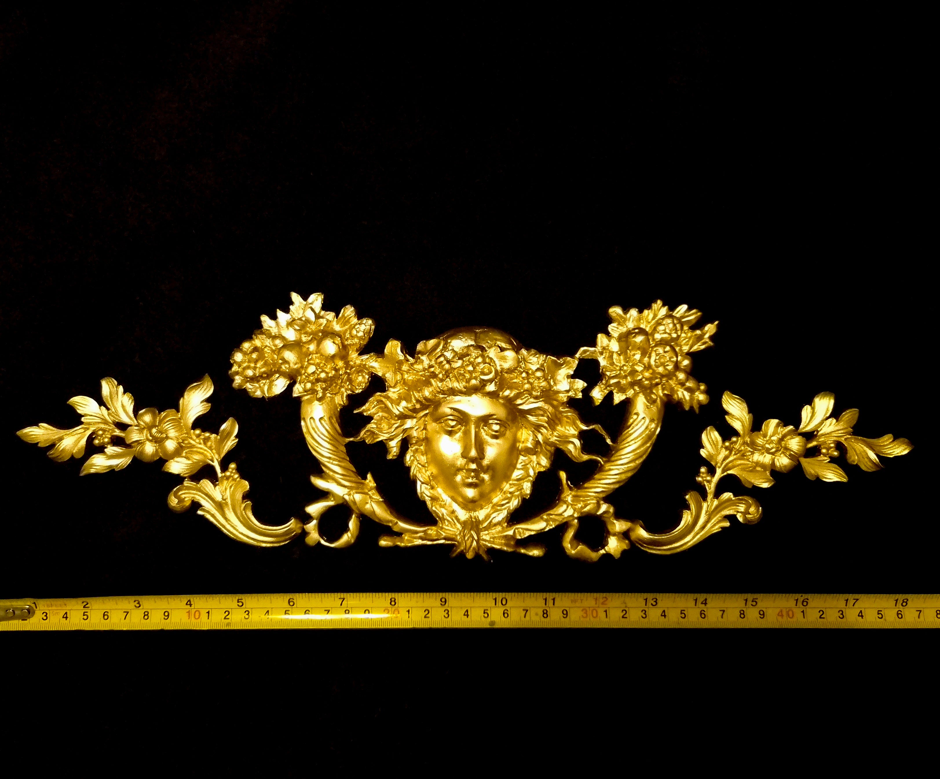 ORNATE ANTIQUE STYLE WALL ONLAY MIRROR MOULDING DECORATION (No205)