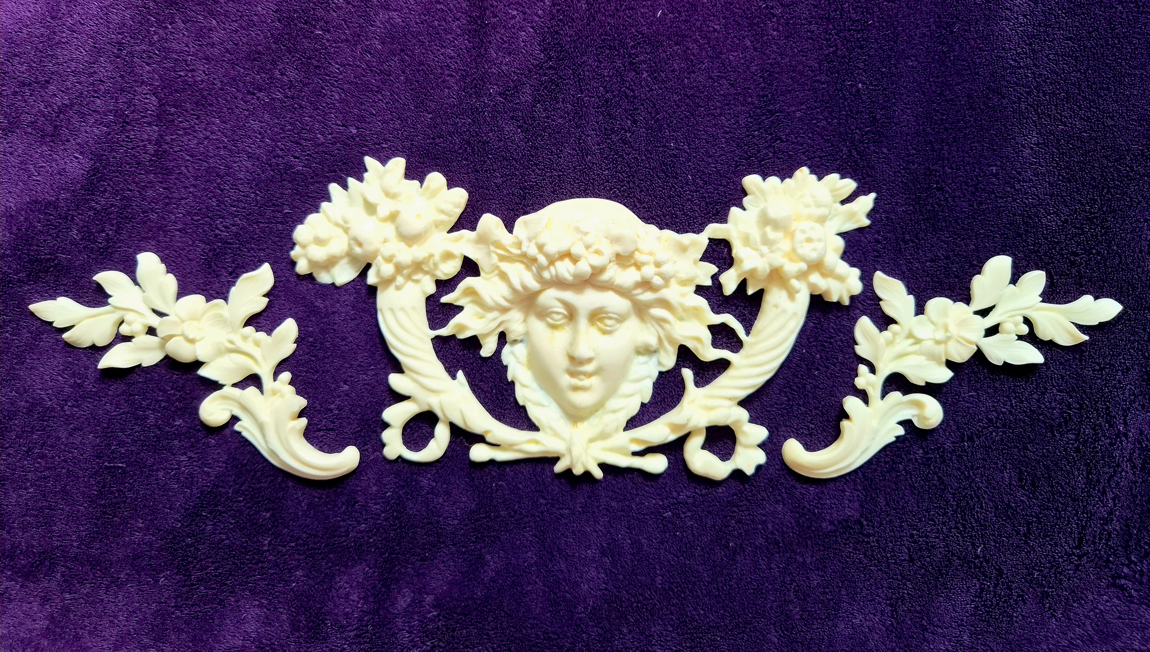 ORNATE ANTIQUE STYLE WALL ONLAY MIRROR MOULDING DECORATION (No205)
