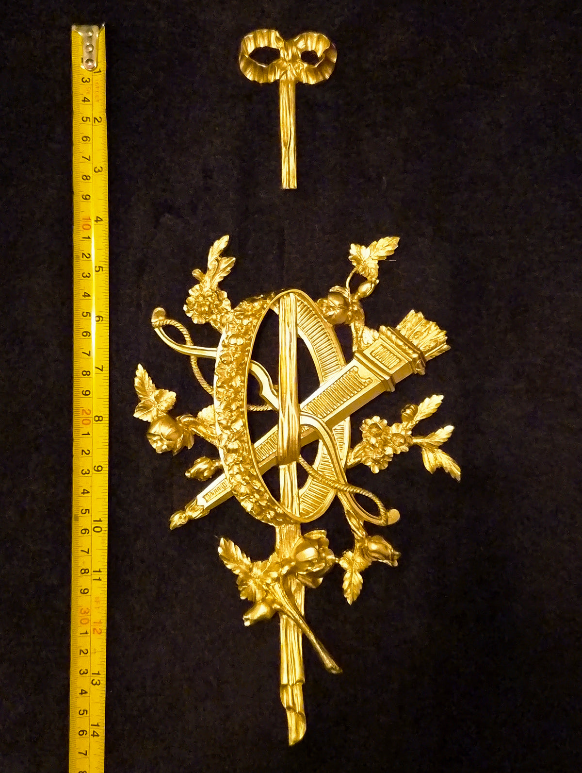 SMALL DECORATIVE PLASTIC PANEL PEDIMENT LOUIS XV APPLIQUE GILT WHITE DECORATION (No208)