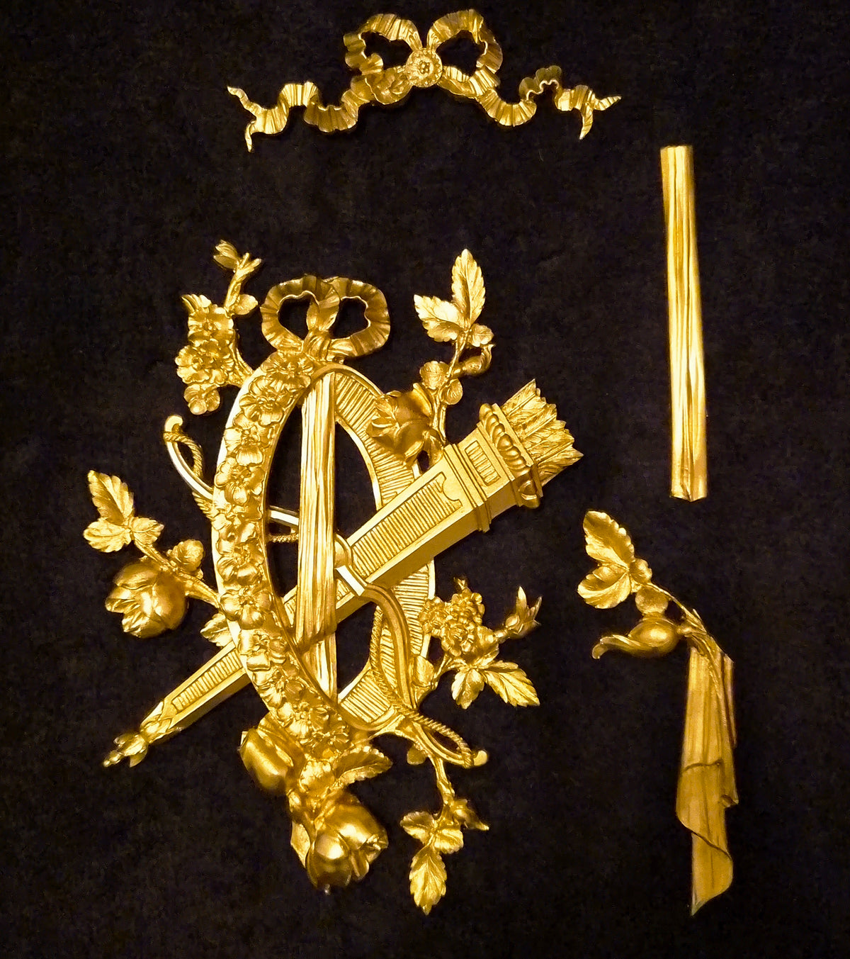 LARGE DECORATIVE PLASTIC PANEL PEDIMENT LOUIS XV APPLIQUE GILT WHITE DECORATION (No207)
